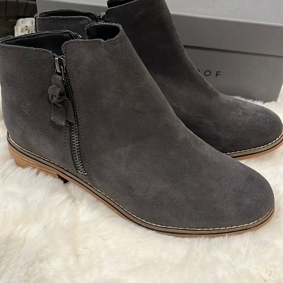 Blondo Gray Leather Booties, NWOT - Picture 4 of 6